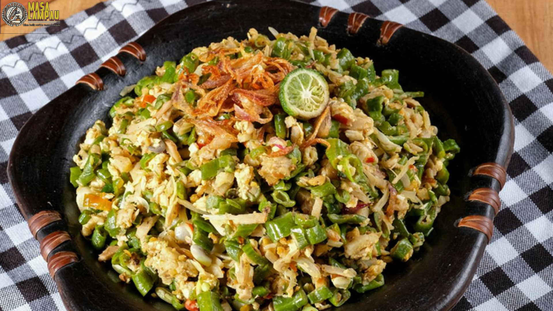 Jejak Sejarah Lawar Ayam: Dari Tradisi Hingga Meja Makan