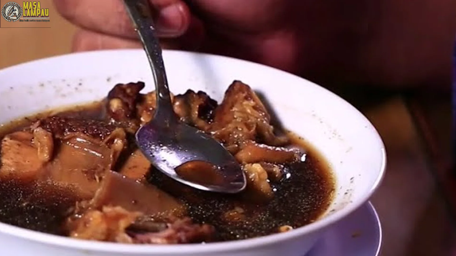 Rawon Dengkul Hadirkan 4 Kreasi Baru dan Sejarah Kuliner Legendaris